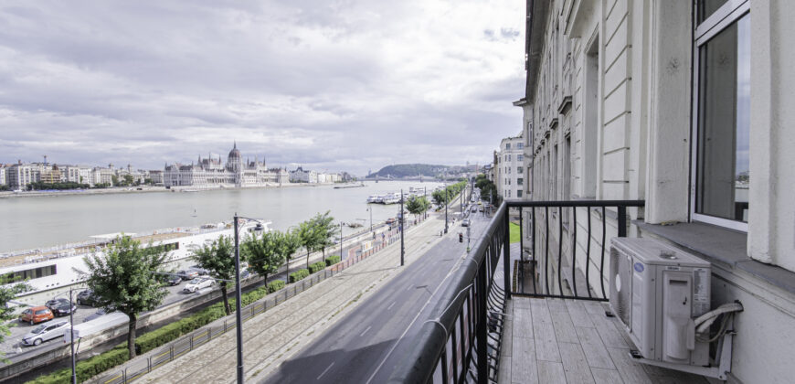 FULL DANUBE PANORAMIC BALCONY APARTMENT is FOR SALE on the BEM embankment!
