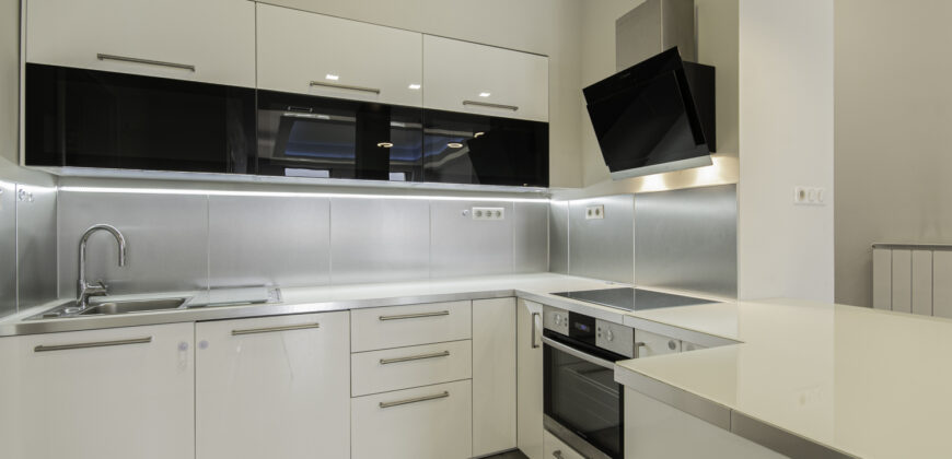 FULL DANUBE PANORAMIC BALCONY APARTMENT is FOR SALE on the BEM embankment!