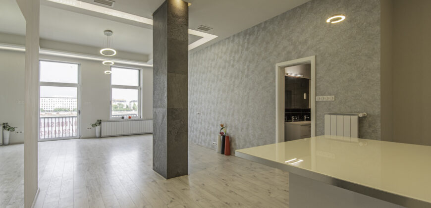 FULL DANUBE PANORAMIC BALCONY APARTMENT is FOR SALE on the BEM embankment!