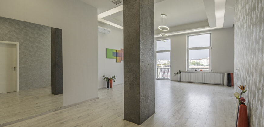 FULL DANUBE PANORAMIC BALCONY APARTMENT is FOR SALE on the BEM embankment!