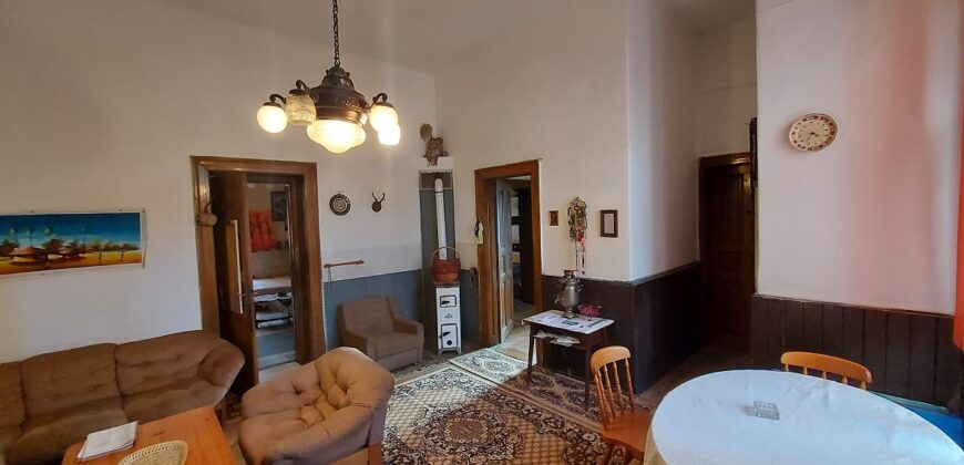 PART of A VILLA BUILDING is for SALE, TO BE RENOVATED!