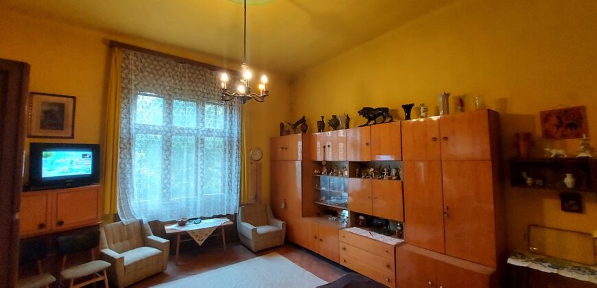 PART of A VILLA BUILDING is for SALE, TO BE RENOVATED!