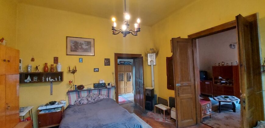 PART of A VILLA BUILDING is for SALE, TO BE RENOVATED!