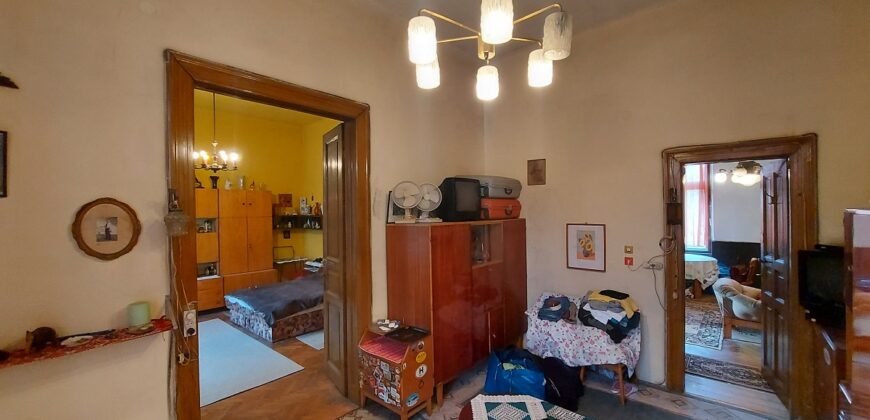 PART of A VILLA BUILDING is for SALE, TO BE RENOVATED!