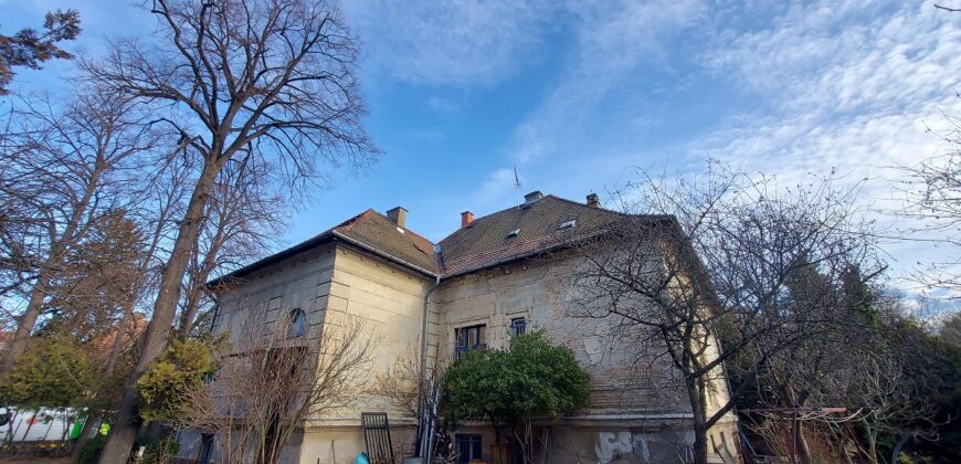 PART of A VILLA BUILDING is for SALE, TO BE RENOVATED!